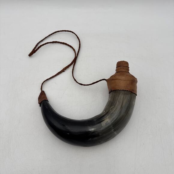 Vintage Black Powder Horn Gunpowder Muzzleloader Flask High Polish w/ Strap Stop - Picture 2 of 10